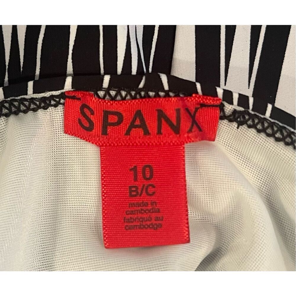 SPANX Bathing Suit Women’s One Piece Underwire Black & White Swim Wear - Picture 7 of 7